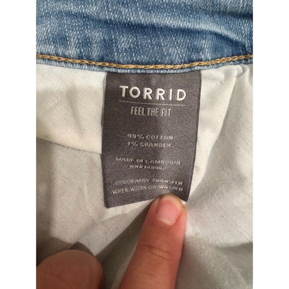 Torrid Boyfriend Straight Distressed Jeans 18 Short - EUC - Picture 7 of 11